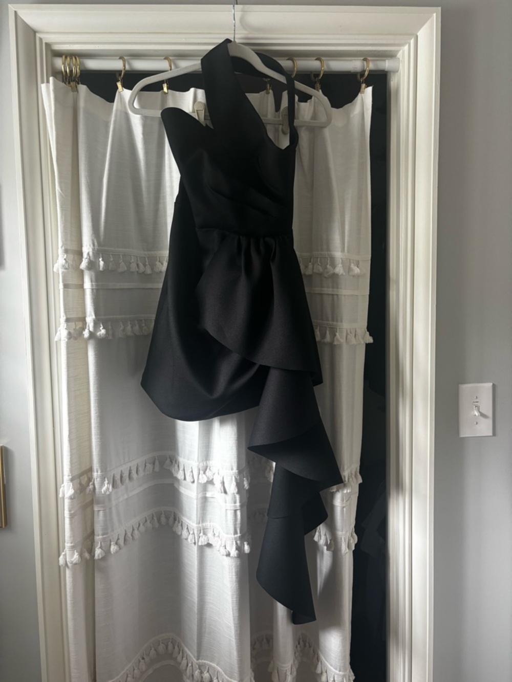 Elliatt Black One-Shoulder Asymmetric Mini Dress - Picture 2 of 4